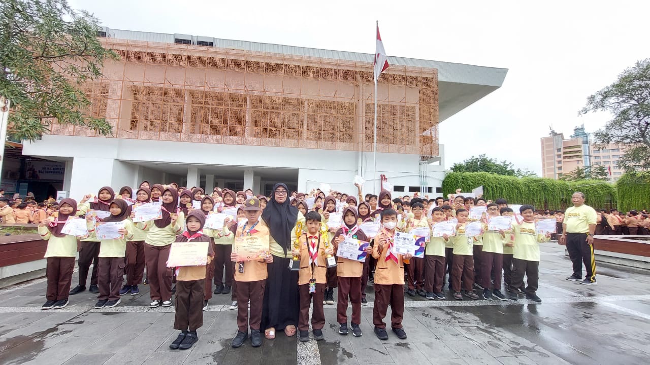 Prestasi SD Hj. Isriati Baiturrahman 1 SMG. Jumat, 7 Februari 2025