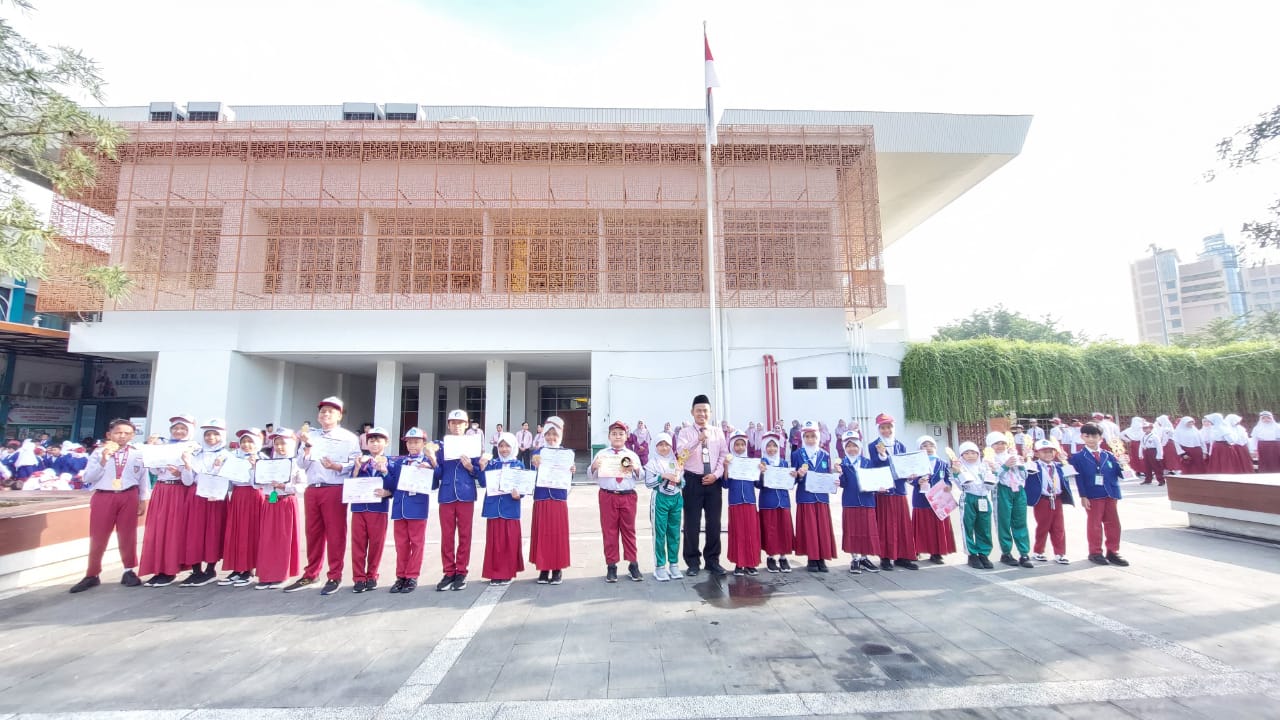 Prestasi SD Hj. Isriati Baiturrahman 1 SMG. Senin, 10 Februari 2025