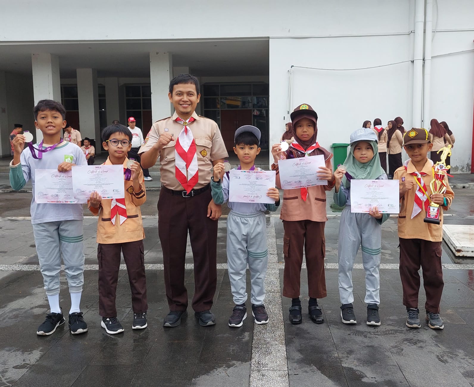 Prestasi SD Hj. Isriati Baiturrahman 1 SMG. Jumat, 17 Januari 2025
