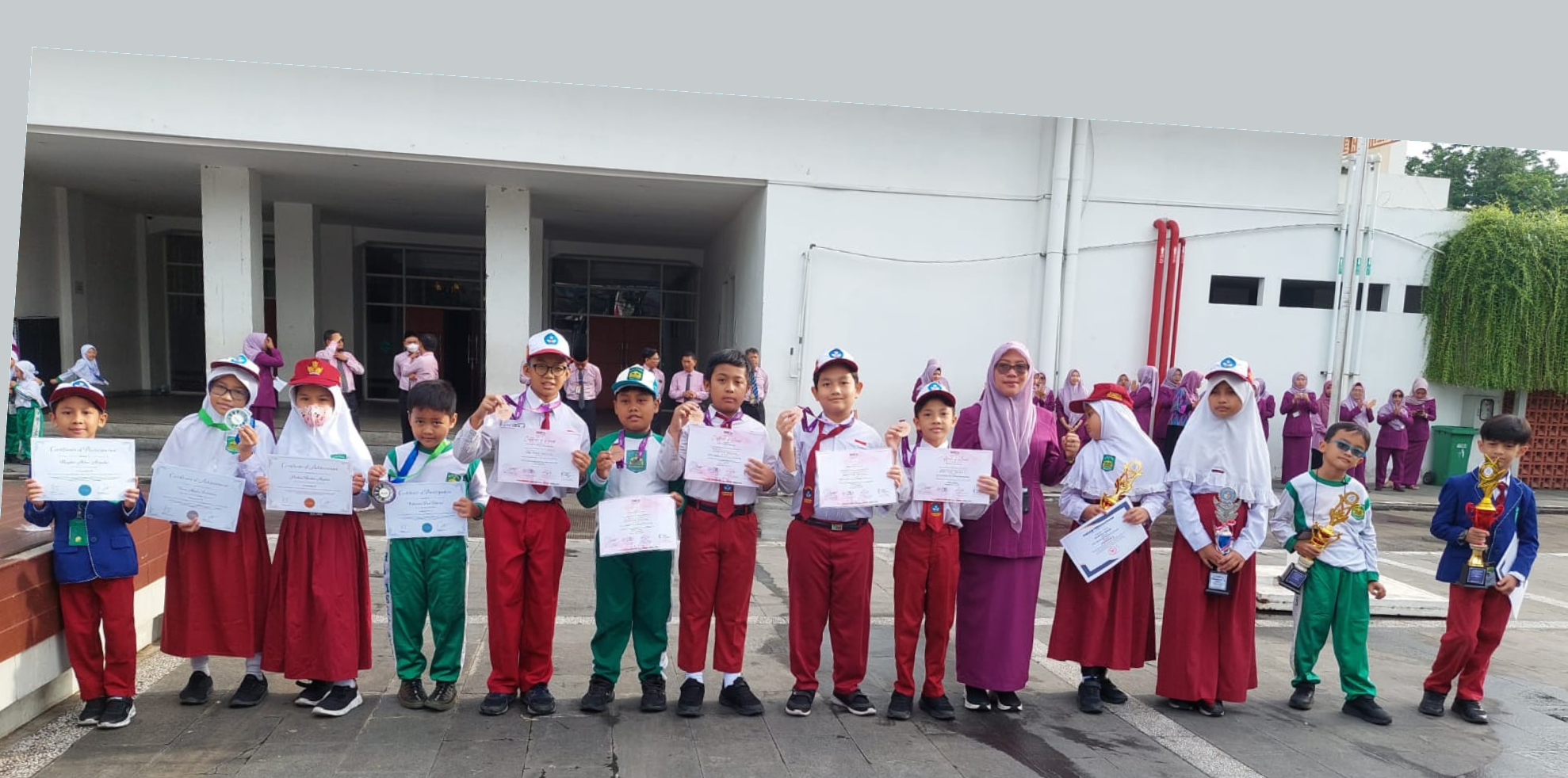 Prestasi SD Hj. Isriati Baiturrahman 1 SMG. Senin, 13 Januari 2025