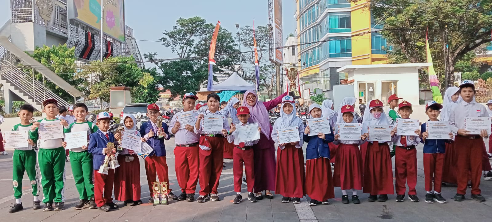 Prestasi SD Hj. Isriati Baiturrahman 1 SMG. Senin, 13 Mei 2024