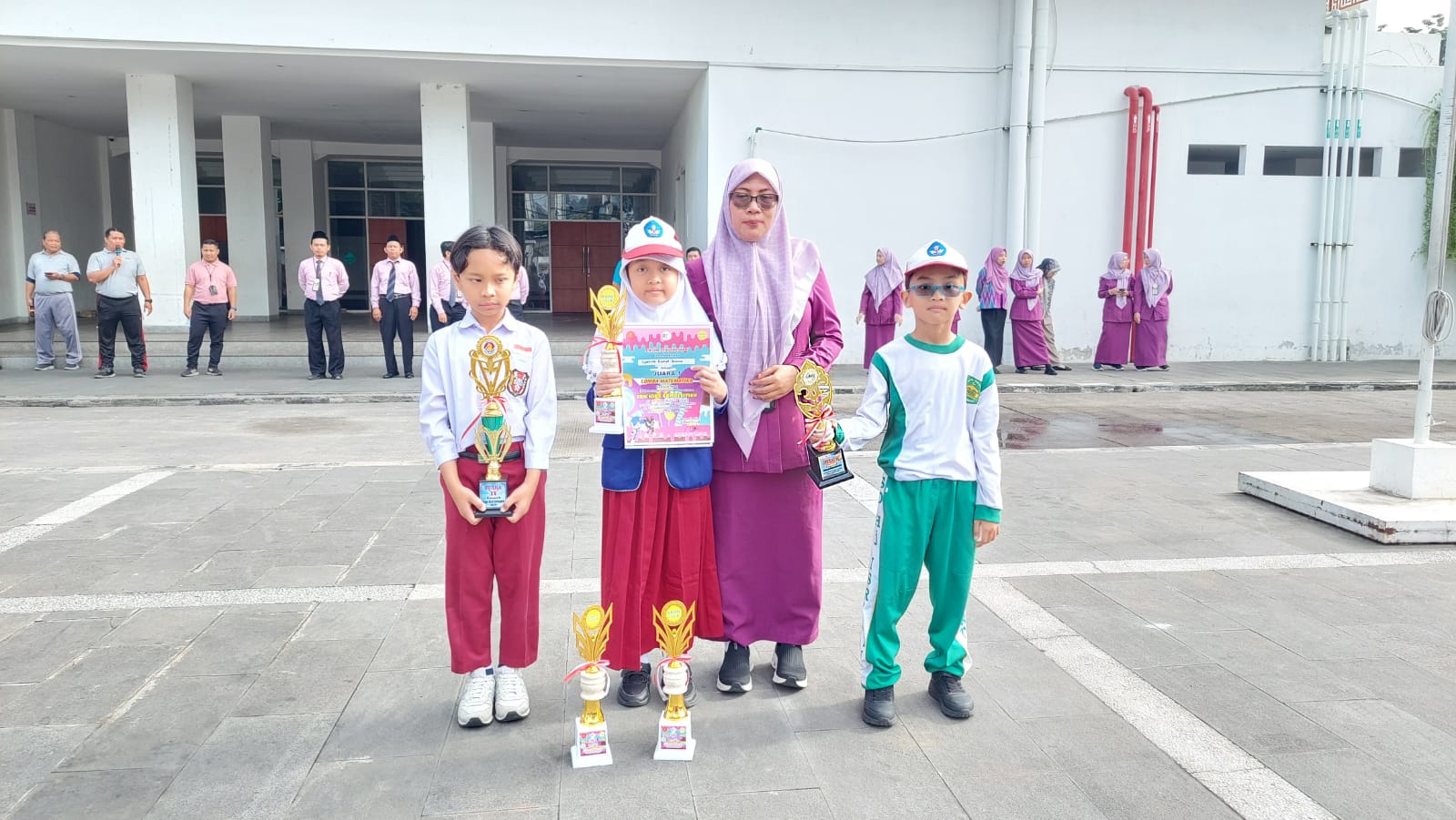 Prestasi SD Hj. Isriati Baiturrahman 1 SMG. Senin, 4 November 2024