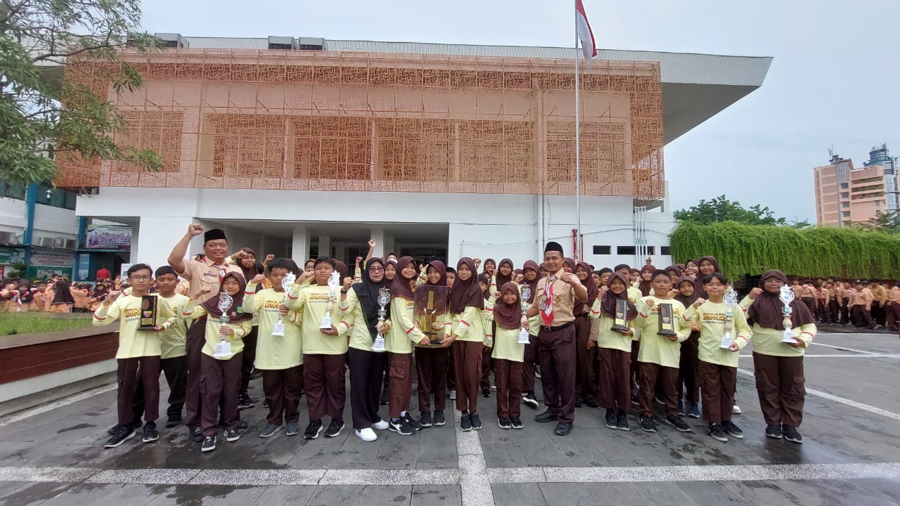 Prestasi SD Hj. Isriati Baiturrahman 1 SMG. Jumat, 6 Desember 2024