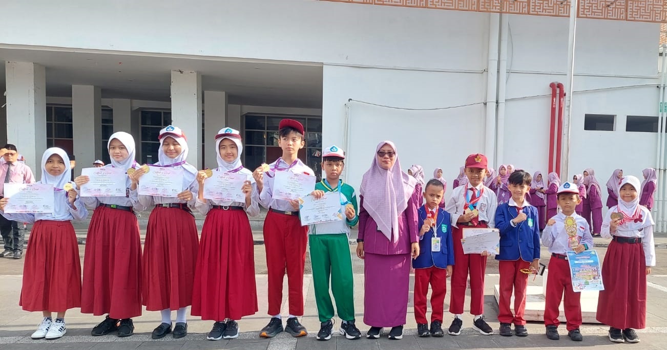 Prestasi SD Hj. Isriati Baiturrahman 1 SMG. Senin, 6 Januari 2025