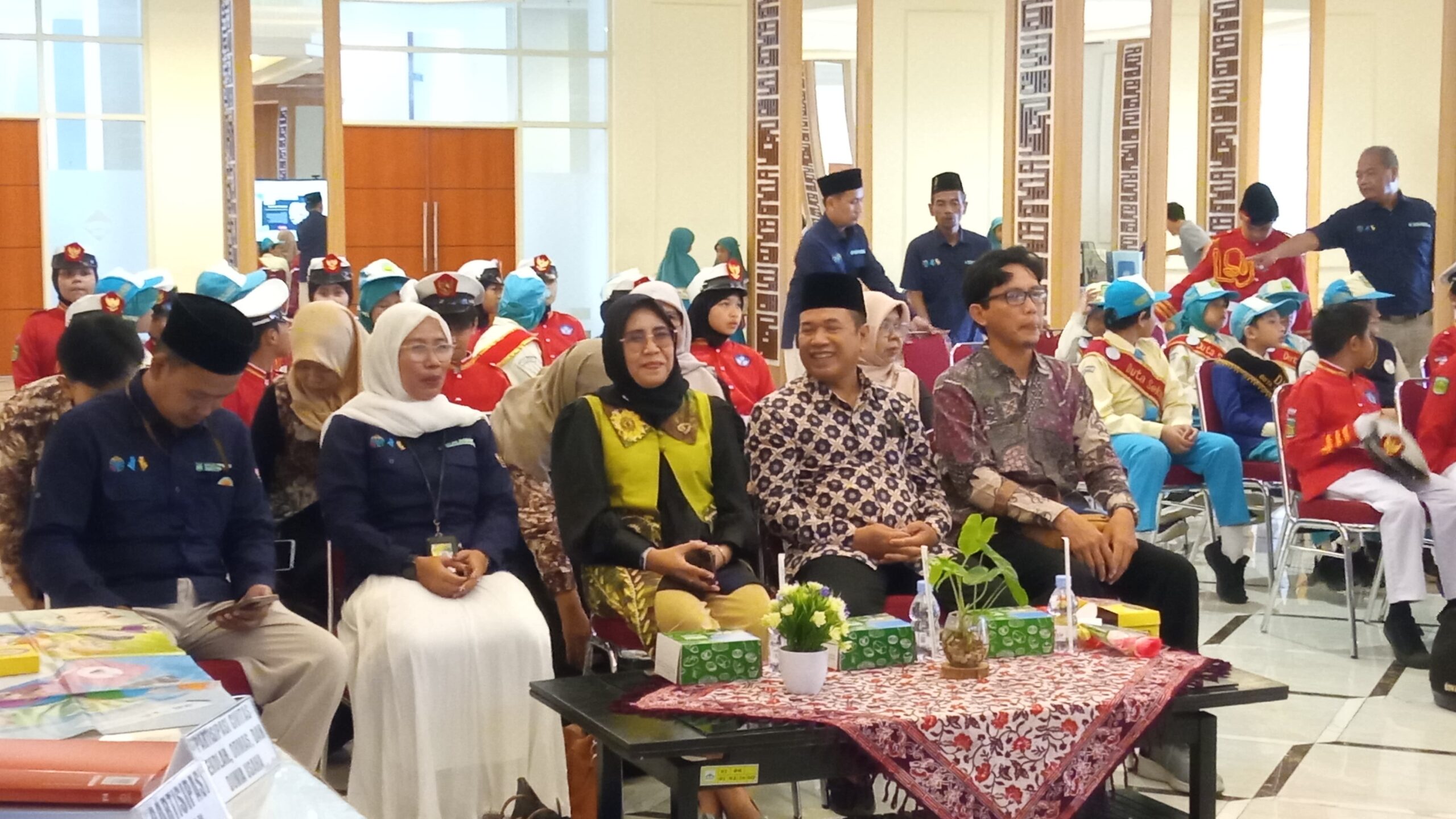 Studi Banding Tim Disdikbud beserta Kepala SD & SMP  Kota Balikpapan dalam Study Sekolah Ramah Anak