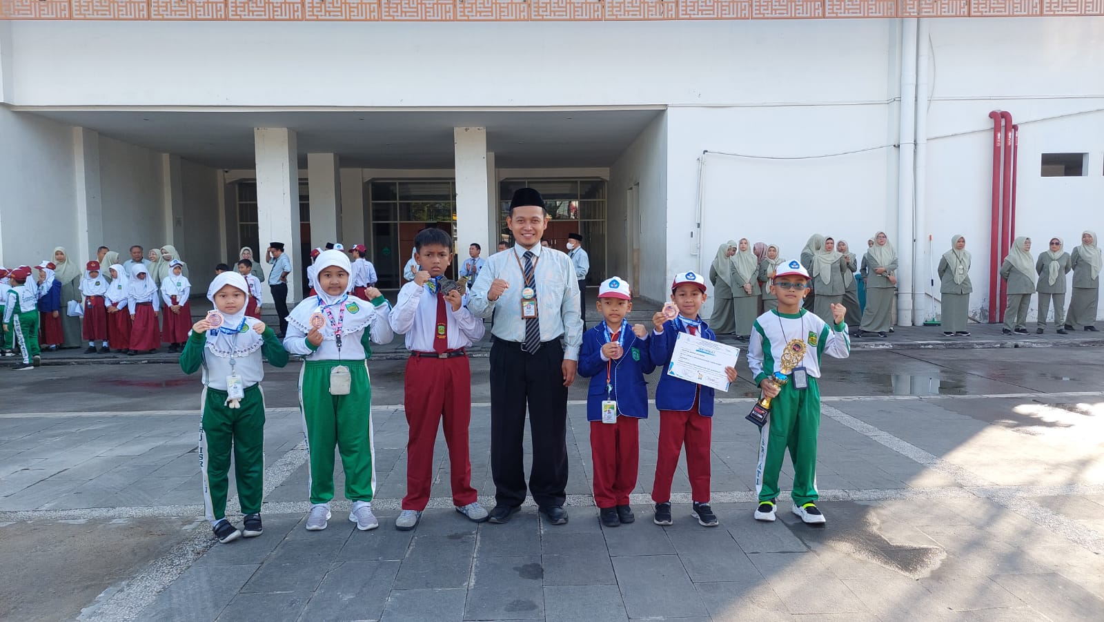 Prestasi SD Hj. Isriati Baiturrahman 1 SMG. Senin, 5 Mei 2025