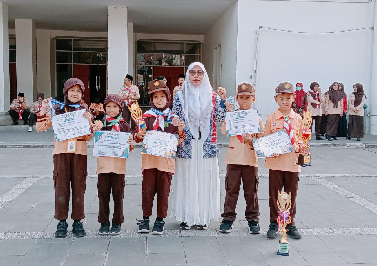 Prestasi SD Hj. Isriati Baiturrahman 1 SMG. Jumat, 9 Mei 2025