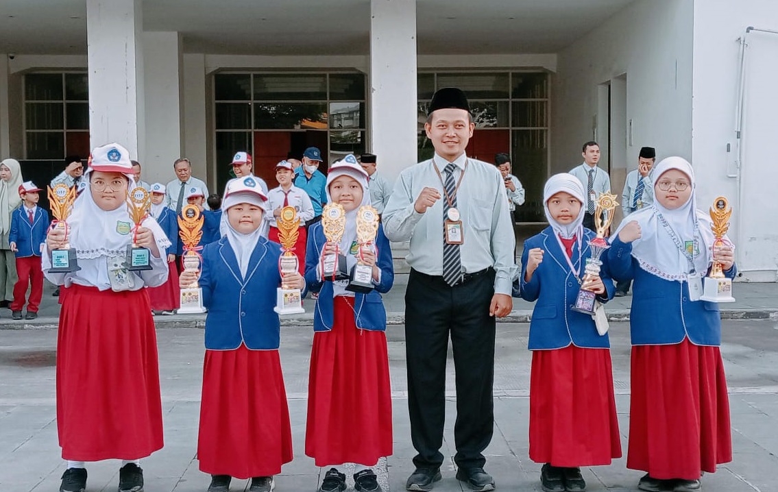 Prestasi SD Hj. Isriati Baiturrahman 1 SMG. Senin, 19 Mei 2025