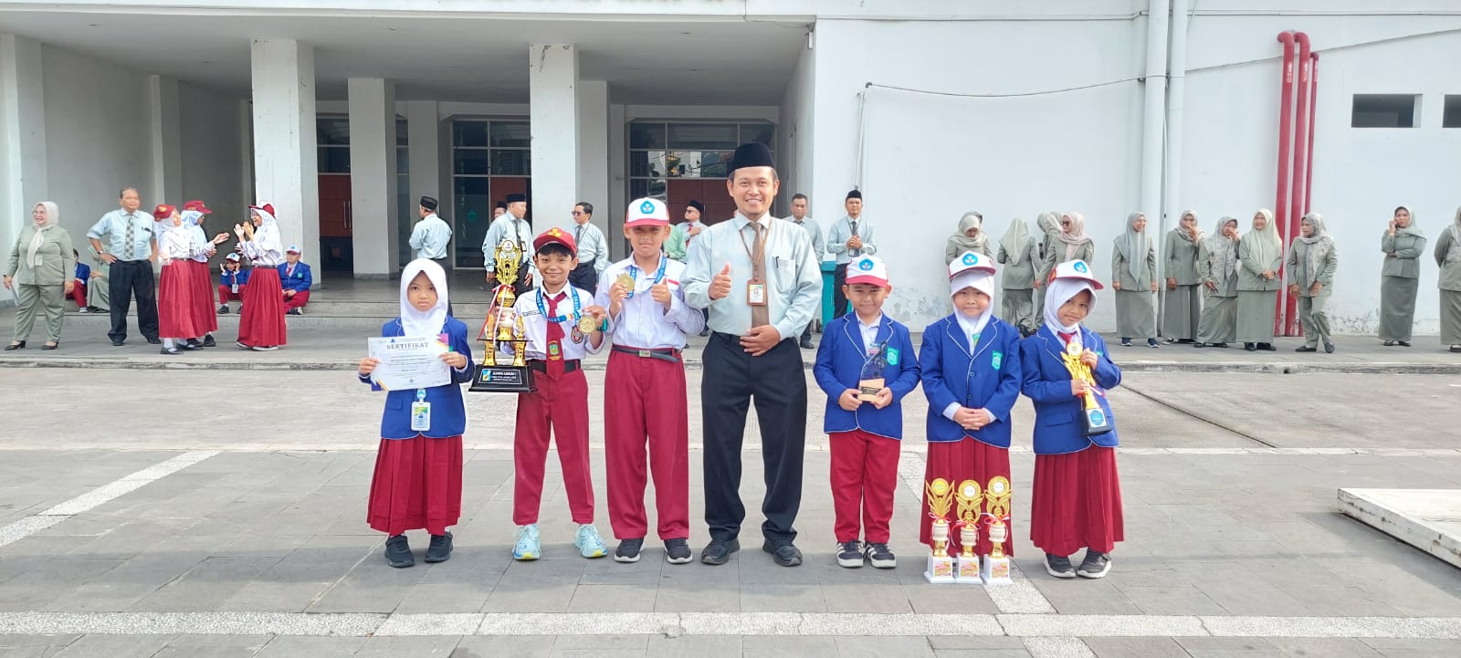 Prestasi SD Hj. Isriati Baiturrahman 1 SMG. Senin, 8 Des 2025