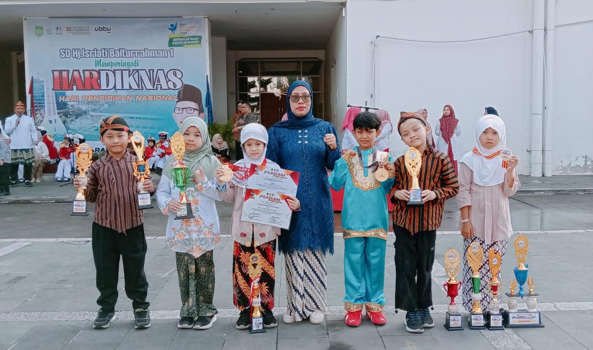 Prestasi SD Hj. Isriati Baiturrahman 1 SMG. Senin, 4 Mei 2026