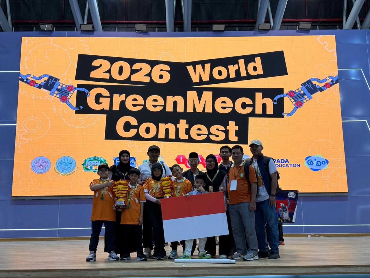TIM COSMIC ISBA 1 BERHASIL MEMBORONG PENGHARGAAN WORLD GREENMECH COMPETITION DI THAILAND