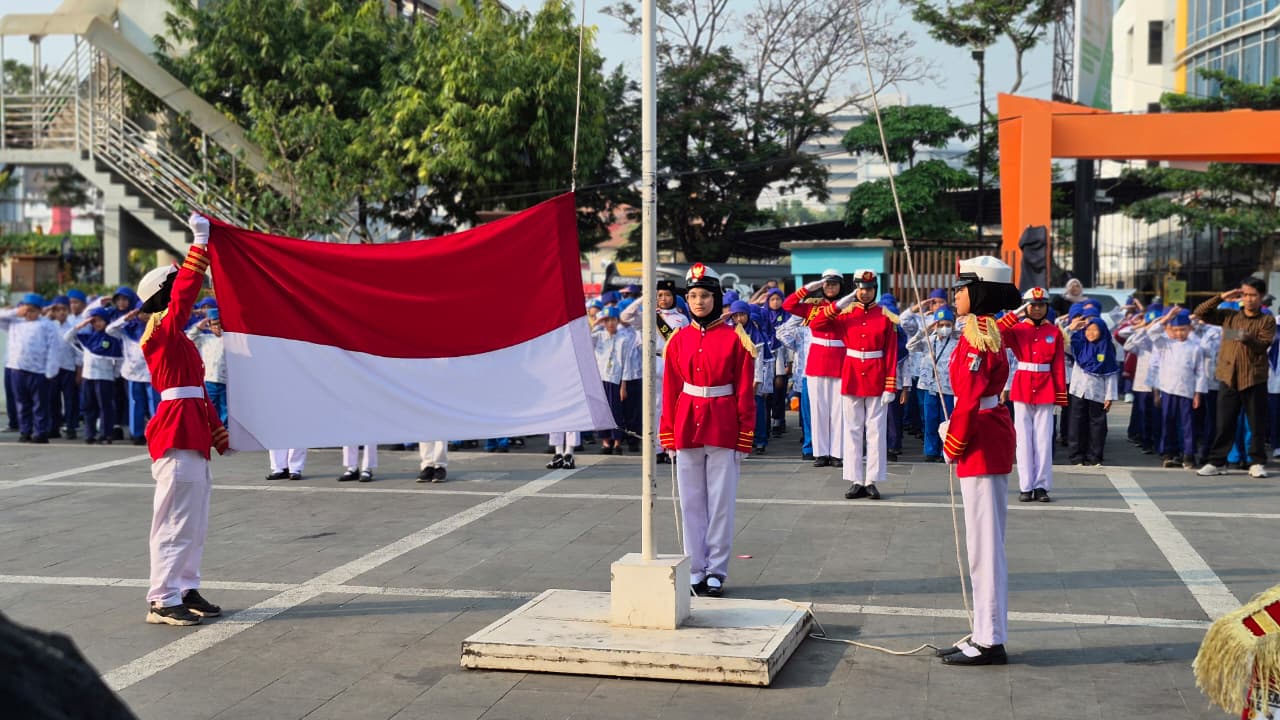 Menanamkan Nilai Pancasila melalui Upacara Peringatan Hari Kesaktian Pancasila di SD Hj. Isriati Baiturrahman 1 Semarang